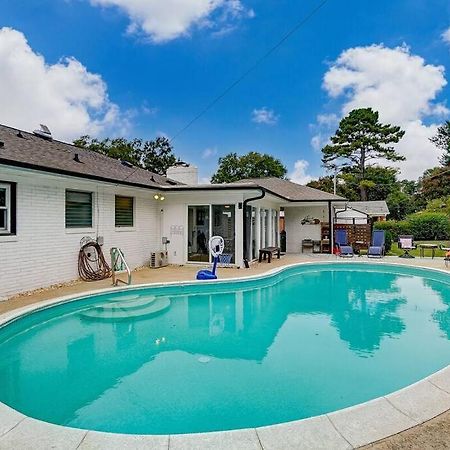 Poolside Bungalow With Fire Pit Fun And King Suite Charlotte Ngoại thất bức ảnh